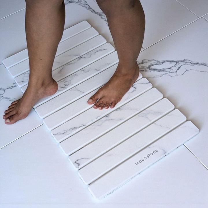 Actual product image Moonstone Badematte Melipa XL nebelgrau aus Kieselgur (76 x 43 cm)