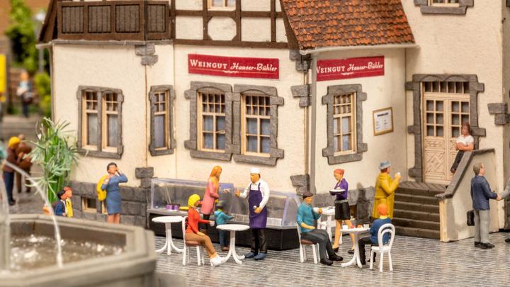 Actual product image Noch H0 Figure Theme World "Cafe" 16245 Painted