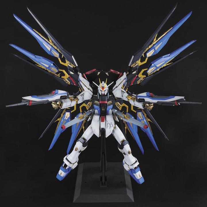 Immagine prodotto Bandai Gundam - Strike Freedom Gundam Perfect Grade