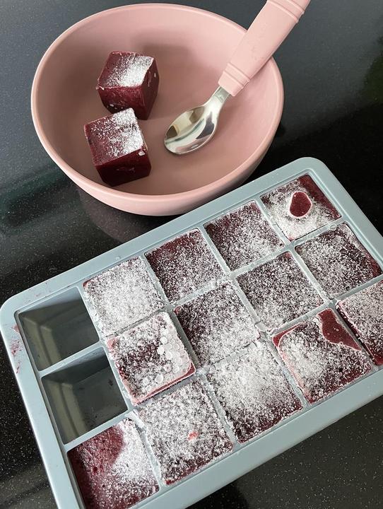 Image du produit Le Toft - Baby Food Freezer Cubes - Smokey Green - 15 compartments, each holding up to 20 ml