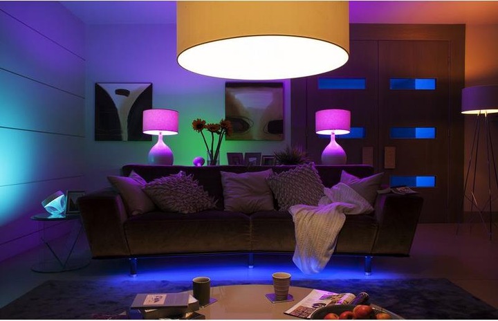 Produktbild Philips Hue White & Color Ambiance Starterset (E27, 10 W, 806 lm, 5 x, G)