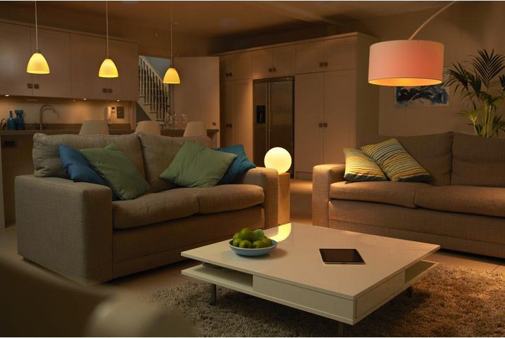 Produktbild Philips Hue White & Color Ambiance Starterset (E27, 10 W, 806 lm, 5 x, G)
