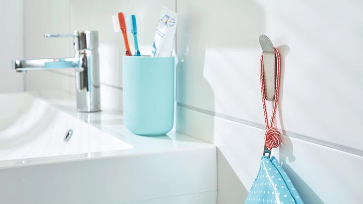 Actual product image tesa Metal hooks