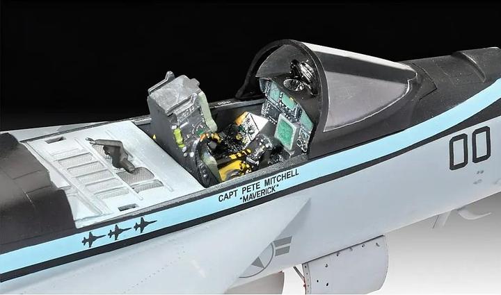 Actual product image Revell F/A-18E Super Hornet Top Gun