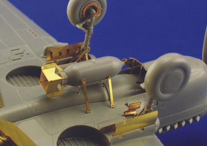 Immagine prodotto Eduard P-40E Warhawk per kit Hasegawa