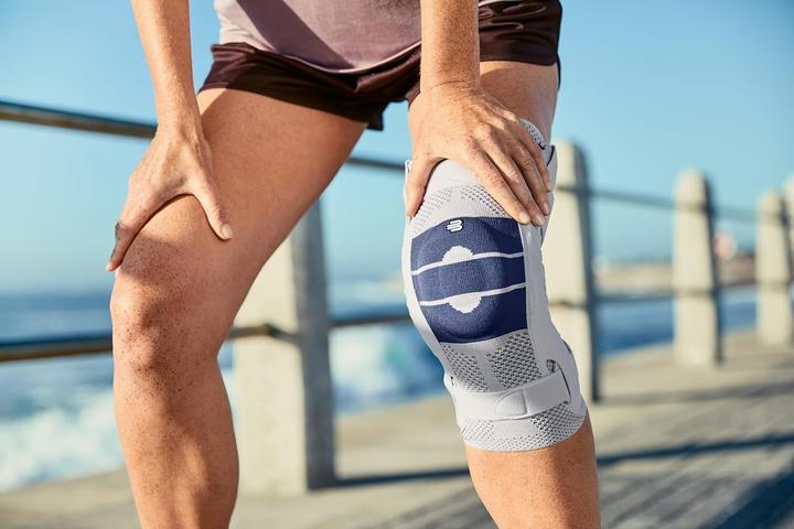 Produktbild GenuTrain S Aktivbandage Grösse 5 links titan (5)