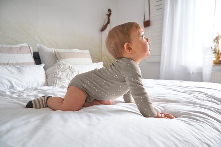 Produktbild Lässig Langarm-Body Sprinkle Taupe Gr. 86/92