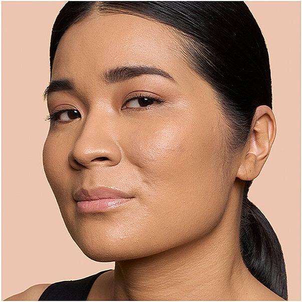 Actual product image Bobbi Brown Fond de teint longue tenue SPF 15 Neutral Honey (Brown, Neutral Honey)
