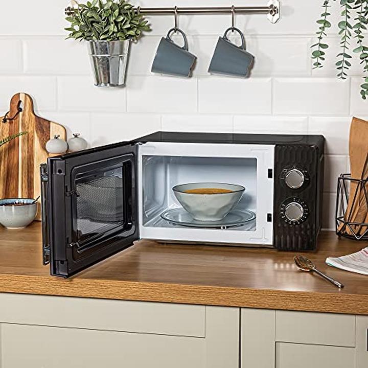 Image du produit Russell Hobbs Micro-ondes manuel avec 5 niveaux de puissance, minuterie intégrée et fonction décongélation (17 l)