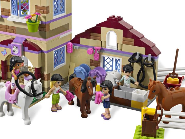 Actual product image LEGO Friends Large Riding School (3185, LEGO Friends)