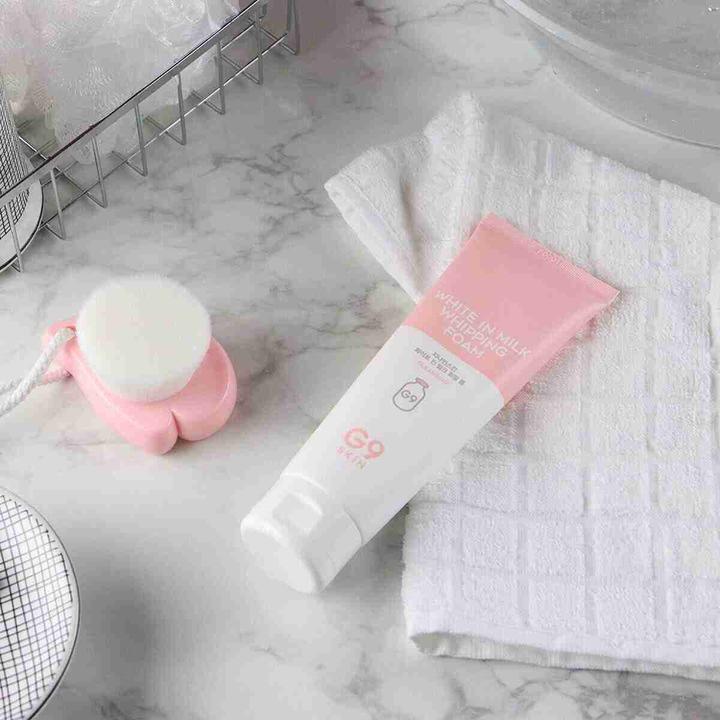 Immagine prodotto G9 Skin bianco nel latte che monta la schiuma (Schiuma, 120 ml)