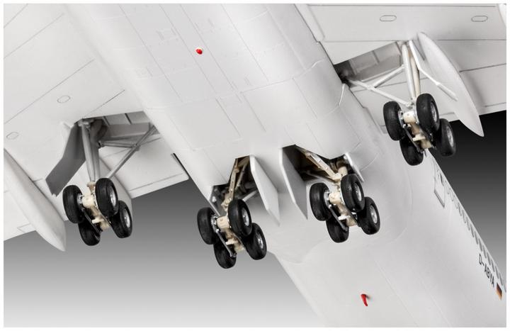 Actual product image Revell Boeing 747-8 New Livery