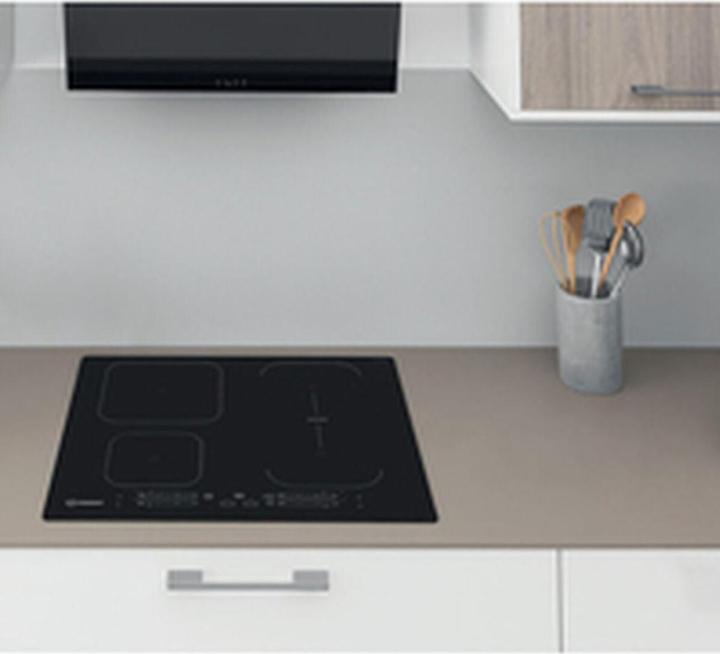 Actual product image Indesit IB 65B60 NE Black Integrated 59 cm Zone Induction Hob 4 Zone(s) (59 cm, Induction hob)