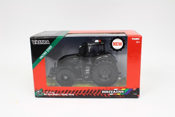 Actual product image Tomy Britains Tractor Valtra Q305 black 43309