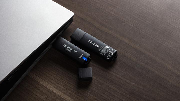 Produktbild Kingston IronKey D500S (256 GB, USB-C)