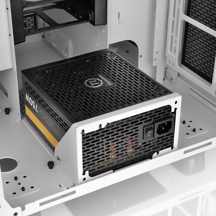Actual product image Thermaltake The Tower 900 Snow Edition (mATX, Mini-ITX, ATX, E-ATX)