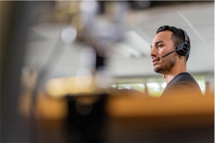 Image du produit Poly Voyager 4310 + adaptateur BT700 USB-A + station de charge (Sans fil, USB-A, Zoom)