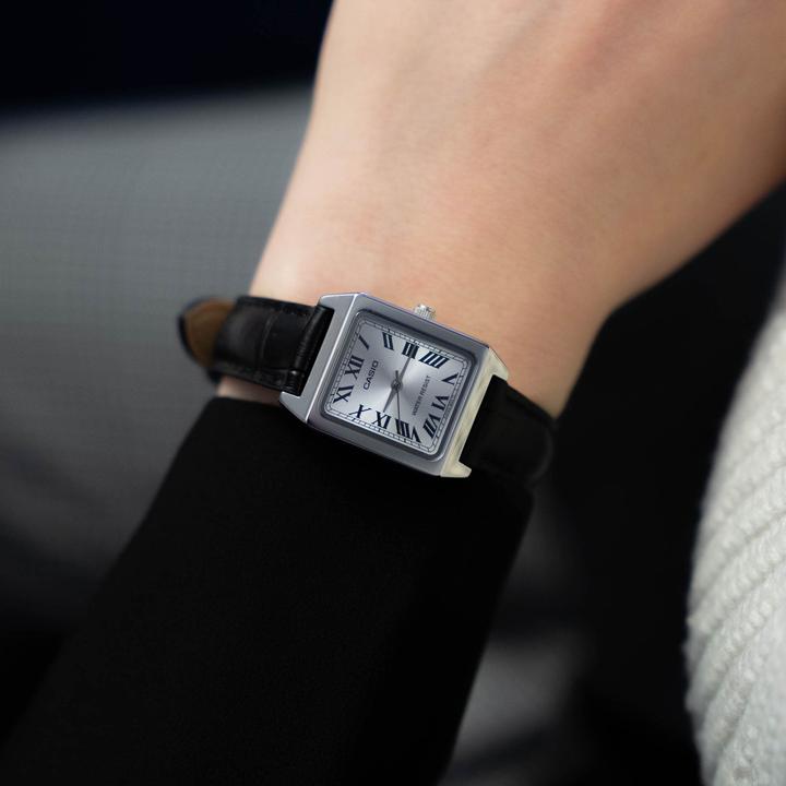 Actual product image Casio LTP-V007L-7B1 (Analogue wristwatch, 22 mm)