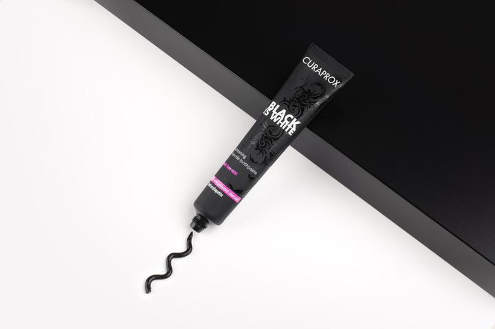 Actual product image Curaprox black is white (90 ml)