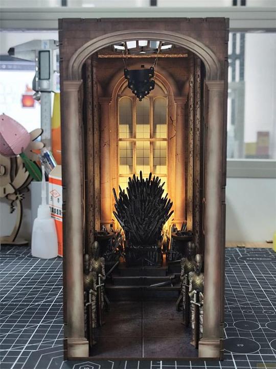 Actual product image Revell Tiny Adventure Iron Throne - House of the Dragon