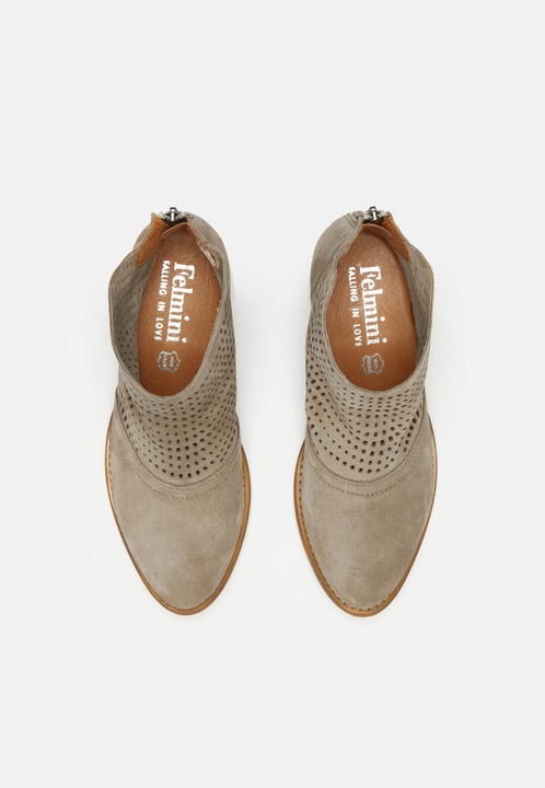 Produktbild Felmini Die Felmini-Stiefelette aus weichem Leder, besticht durch ihr schönes Stanzmuster. Diese Stiefelette (36)