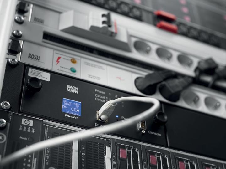 Produktbild Bachmann 48,30cm (19")-Steckdosenleiste ALU 1HE, 8-fach, s. schwarz, Schutzkontakt, 2 m, mit Schalter (8x, CEE 7/3, 2 m)