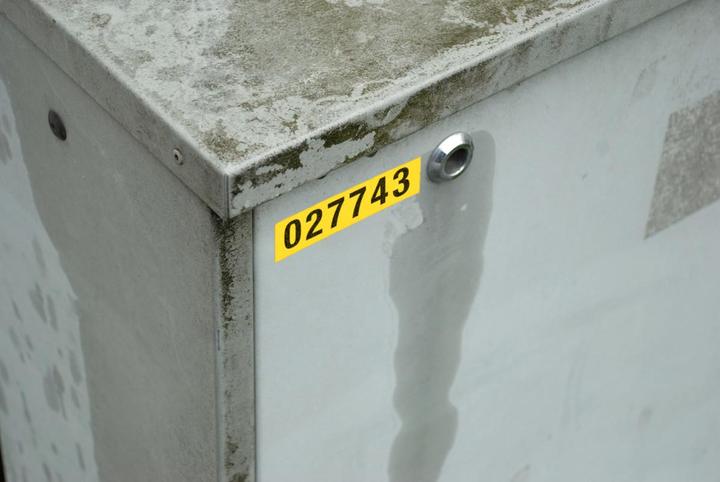 Image du produit Brady M6C-500-595-YL, Ruban vinyle haute performance, jaune, brillant, 12.70 mm x 15.24 m, permanent