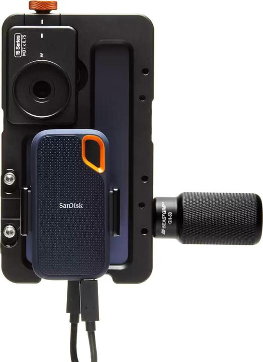 Actual product image SANDISK BEASTGRIP iPhone 15 Pro Max Creator Kit