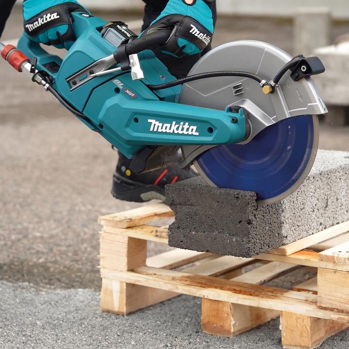 Actual product image Makita CE004GZ XGT 40V Max Cutter 305 mm without batteries and charger