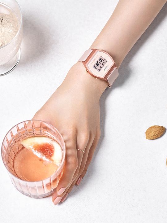 Actual product image Casio Vintage Edgy (Digital watch, 38.90 mm)