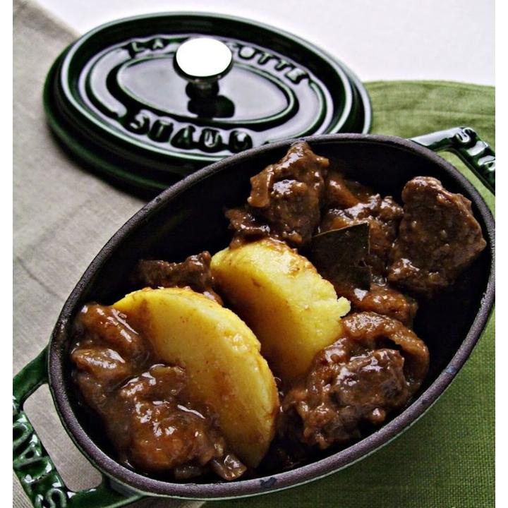 Actual product image Staub Cocotte (Casserole + stew pot, Cast iron, Enamel, 31 x 17 cm)