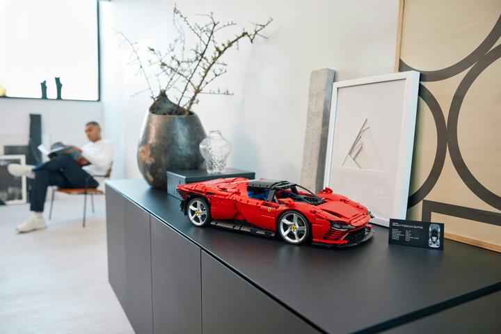 Actual product image LEGO Ferrari Daytona (42143, LEGO Technic)