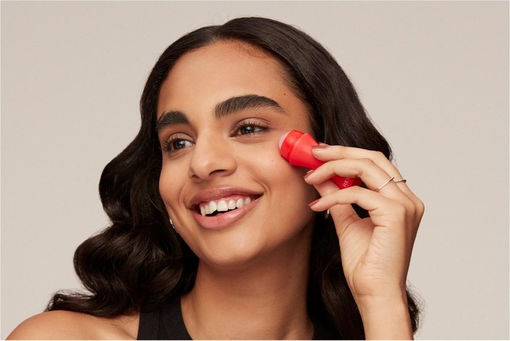 Actual product image Revlon Skin Reviving Roller