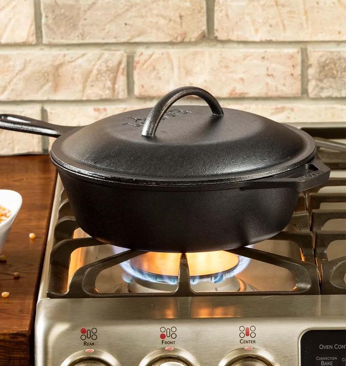 Actual product image Lodge Cast iron pan 26.7 cm deep with lid (Frying pan, Cast iron, 26.70 x 12.50 cm)
