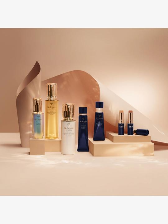 Actual product image Clé De Peau Radiant Cream Foundation O10 (O10 - Light Ocher)