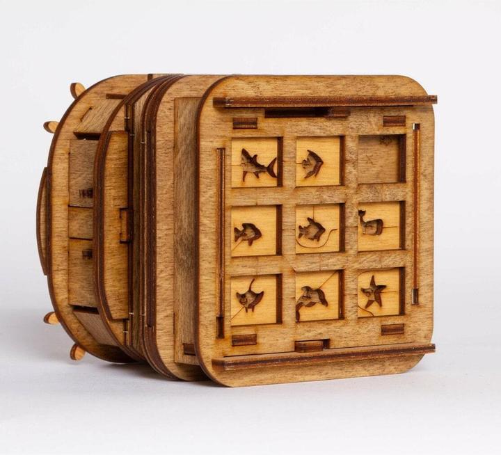 Actual product image iDventure Cluebox - Davy Jones‘ Locker (German, French, English)