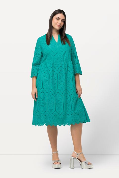 Image du produit Ulla Popken Robe midi en dentelle ajourée. Silhouette en A. Col tunisien et manches 3/4. (54)
