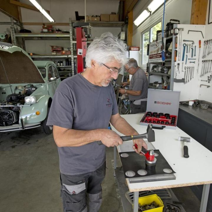 Actual product image Boehm Ring punching tool set complete in container