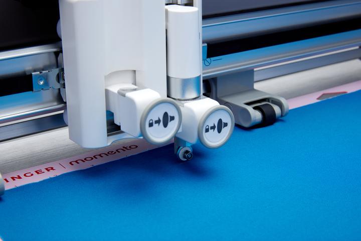 Actual product image Singer momento™ cutting machine 24"