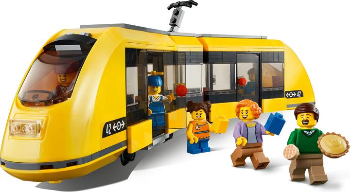 Actual product image LEGO City square (60271, LEGO City)