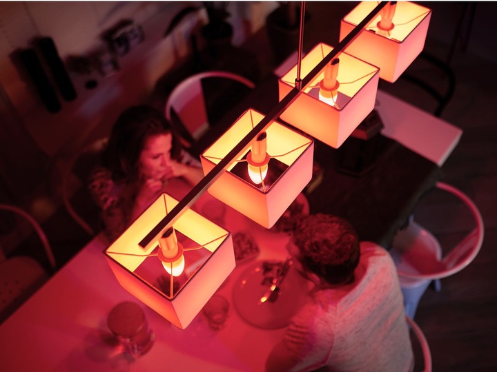 Immagine prodotto Philips Hue Tonalità Bianco & Colore BT (E14, 5.30 W, 470 lm, 1 x, G)