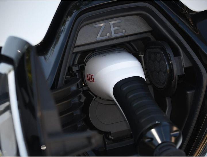 Actual product image AEG Batterieladegerät 201869