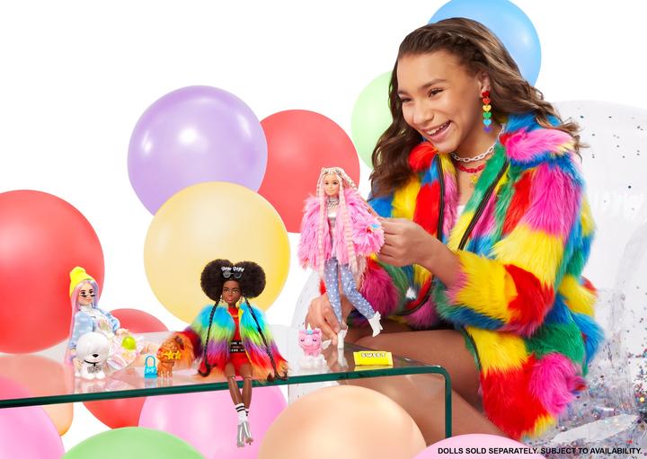 Produktbild Barbie Extra Doll - Regenbogenmantel