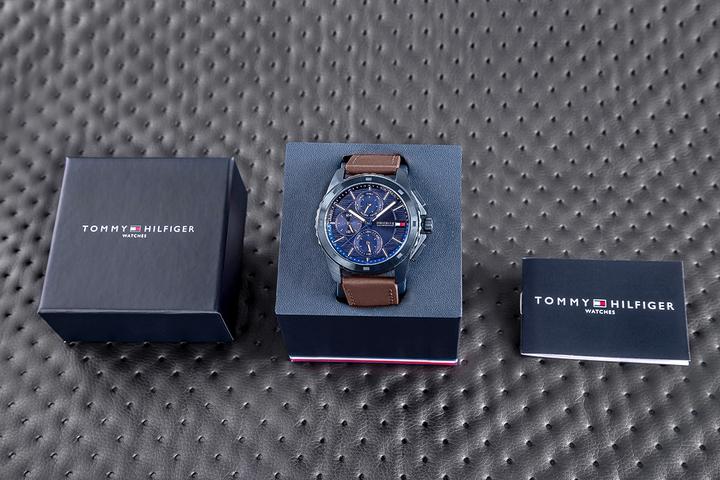 Produktbild Tommy Hilfiger Walker Herrenuhr 1710632 + BOX (44 mm)