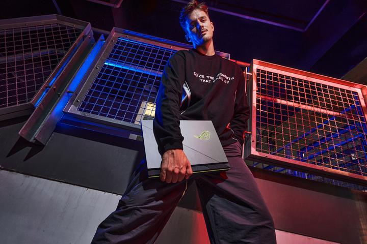 Produktbild ASUS G614JIR-N4139W (16", 2000 GB, 16 GB, Eng. Int., Intel Core i9-14900HX)