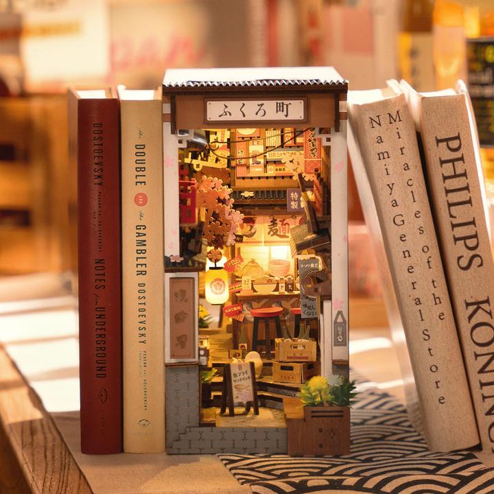 Produktbild Robotime Sakura's Weinstrasse, Modell Art: Book Nook
