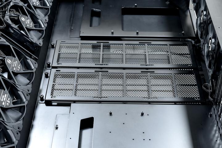 Produktbild Lian-Li DK-05F (ATX, mATX, Mini-ITX, E-ATX)