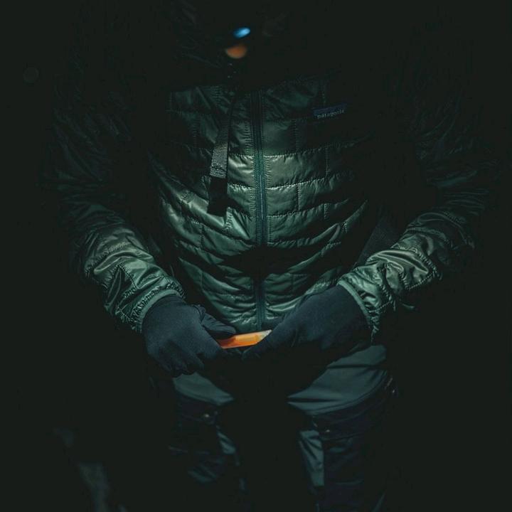 Produktbild Lifesystems 15H Glow Sticks – Green/Orange (2 Pack)