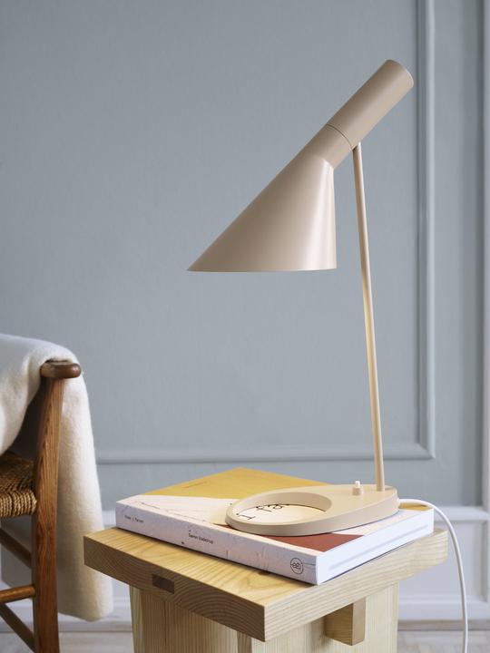 Actual product image Louis Poulsen AJ table lamp Warm Sand (E27)