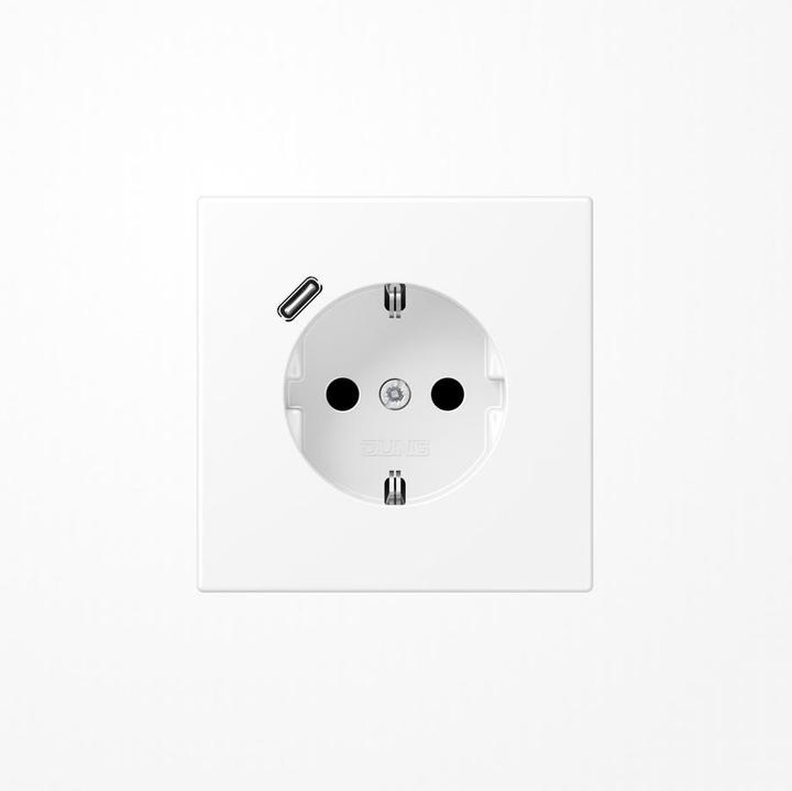 Actual product image JUNG LS1520-18CWWM w.USB type C socket outlet SCHUKO